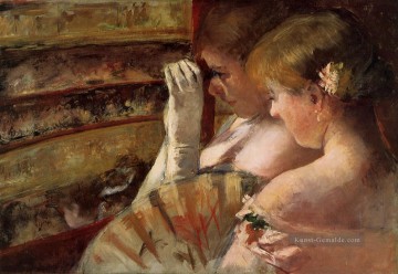 Mary Cassatt Werke - Eine Ecke des Loge aka In der Box Mütter Kinder Mary Cassatt